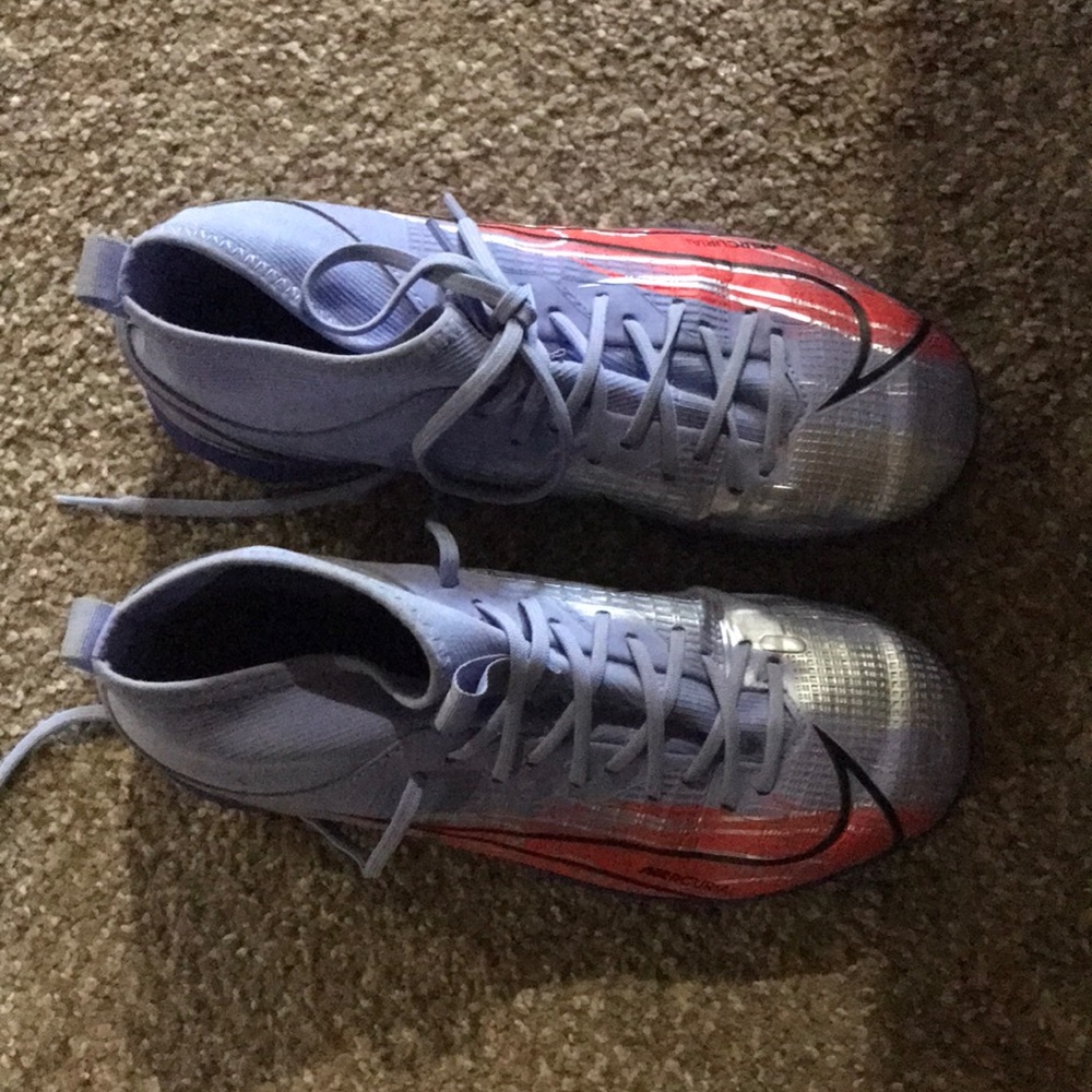 Nike Kids' Mercurial Superfly 8 Academy KM Indoor Soccer Shoe